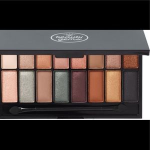 - BEAUTY GEMS NEUTRAL EYE PALETTE